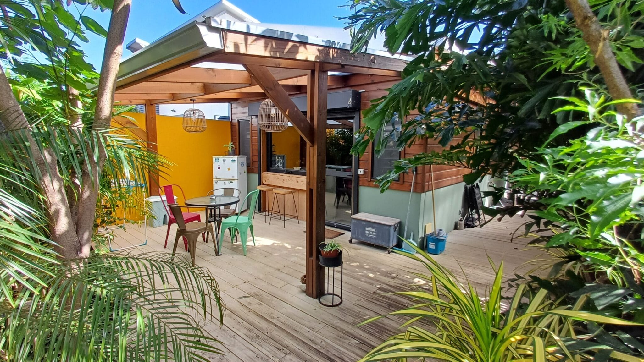 Terrasse en bois du bungalow 4 étoiles, La Réunion
