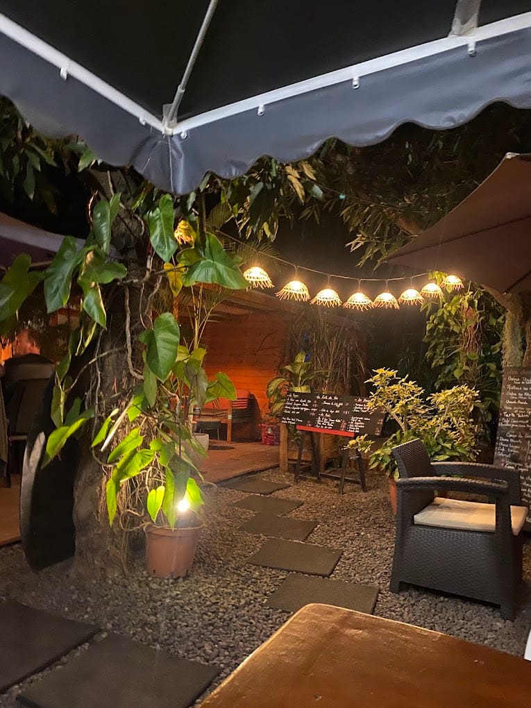 Restaurant Ti Zardin, dîner dans un jardin luxuriant, Étang-Salé